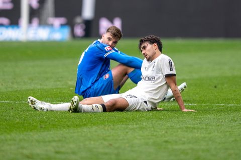 Enttäuschte Gesichter nach einem 2:2 im Borussia-Park. Foto: David Inderlied/dpa