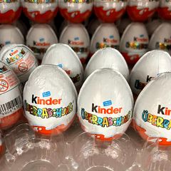 Mehrere Kinderüberraschungseier von Ferrero