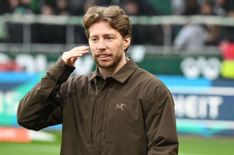 Der seit Monaten verletzte Mitchell Weiser hat deutliche Kritik an sportlichen Entscheidungen seines Clubs Werder Bremen geübt.