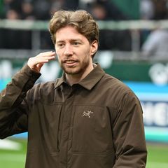 Der seit Monaten verletzte Mitchell Weiser hat deutliche Kritik an sportlichen Entscheidungen seines Clubs Werder Bremen geübt.