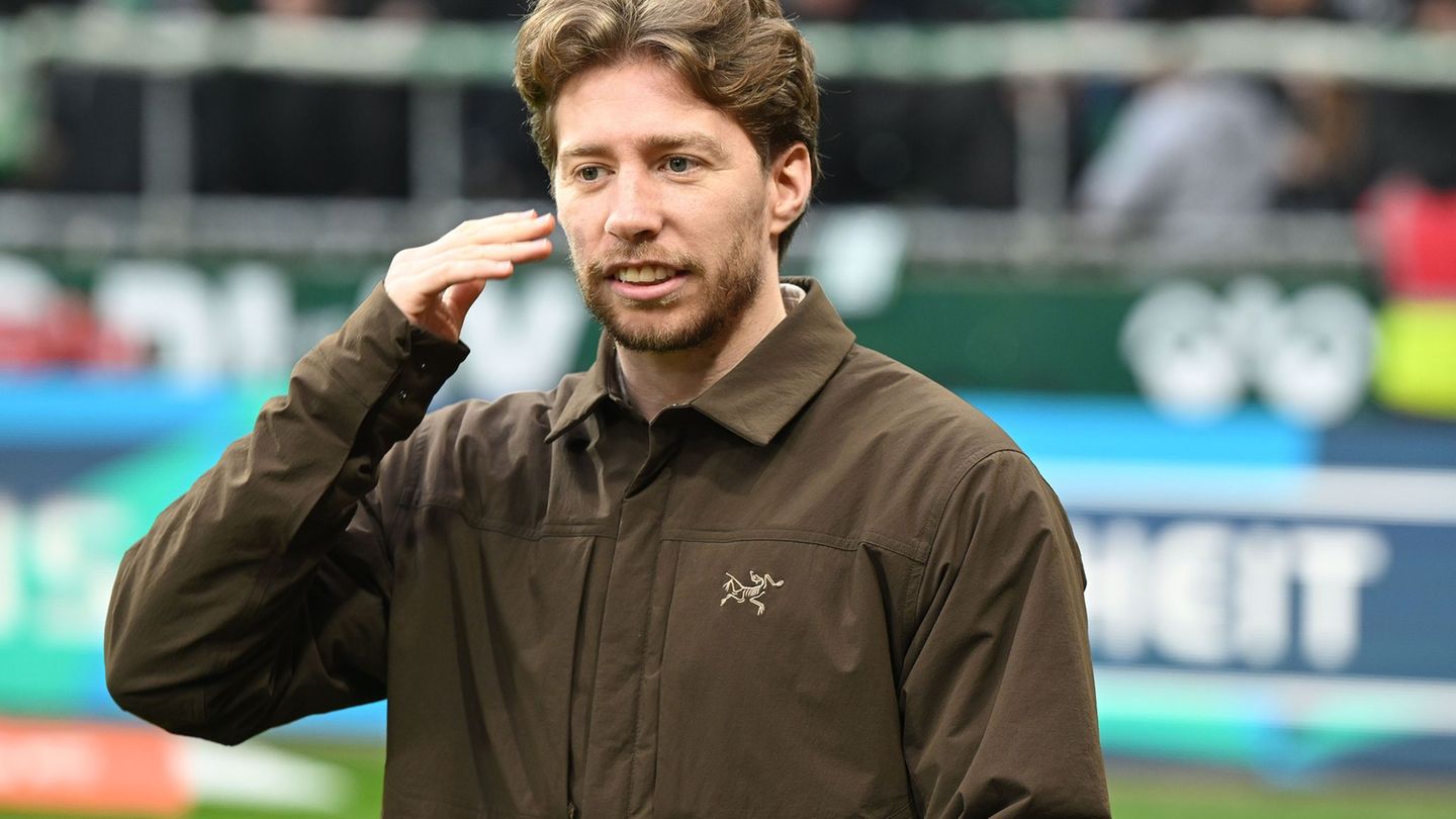 Der seit Monaten verletzte Mitchell Weiser hat deutliche Kritik an sportlichen Entscheidungen seines Clubs Werder Bremen geübt.