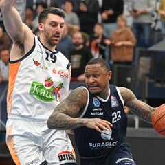 Charles Callison (r) war gegen München mit 29 Punkten der überragende Mann. Foto: David Hammersen/dpa