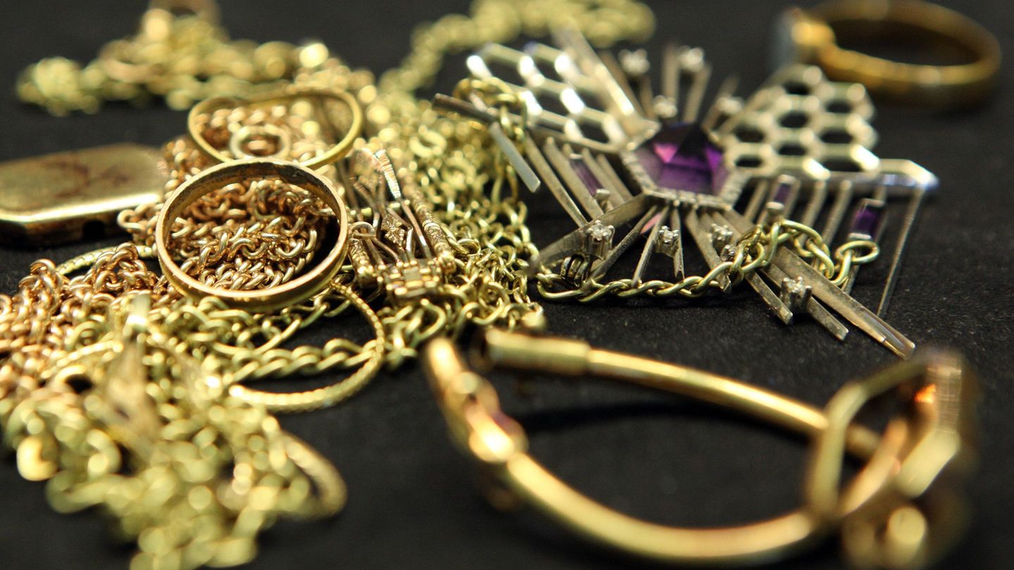 Blaulicht-Einsatz: Polizei jagt Schmuckdieb mit Hubschrauber – Täter entkommt