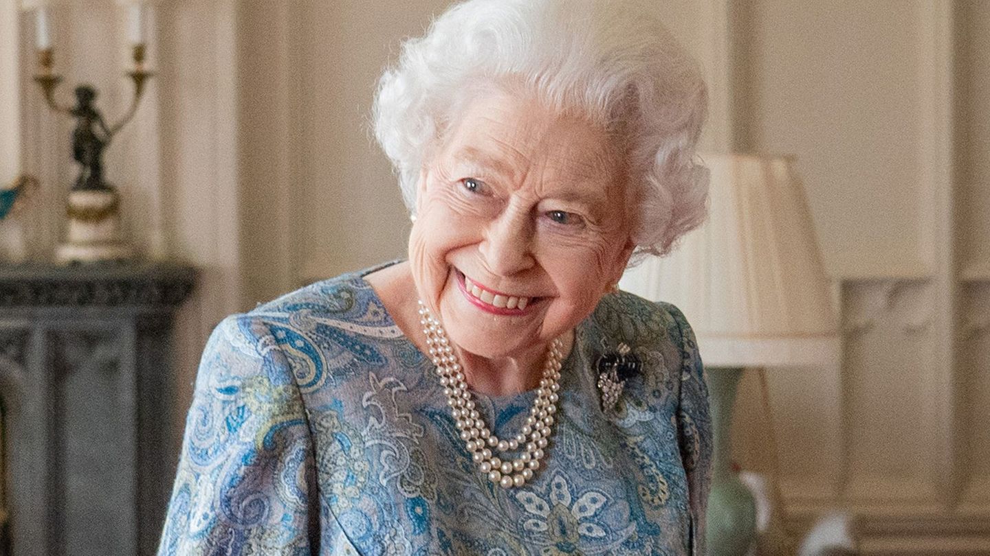 Keiner saß länger auf dem britischen Thron als sie: Als Queen Elizabeth II. am 8. September 2022 starb, war sie das zu diesem Zeitpunkt am längsten amtierende Staatsoberhaupt der Welt. Am 21. April wäre die Königin 100 Jahre alt geworden. ARTE und das ZDF widmen ihr zu diesem Anlass eine besondere Doku.