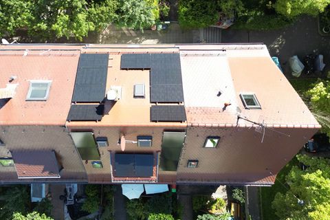 Solarbranche: Ausbau Erneuerbarer Energien ist Bürgerwille Foto: Bernd Weißbrod/dpa