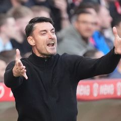 Albert Riera will im vierten Heimspiel als Eintracht-Coach den vierten Sieg bejubeln. (Archivbild) Foto: Marc Schüler/dpa