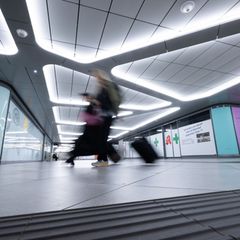 Heller und freundlicher soll die neue B-Ebene des Frankfurter Hauptbahnhofs werden. (Archivbild) Foto: Boris Roessler/dpa