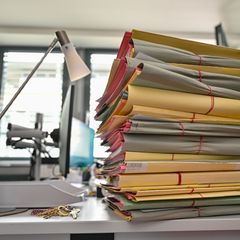 In jedem fünften Fall wurde im vergangenen Jahr laut Justizministerium Anklage erhoben. (Symbolbild) Foto: Patrick Pleul/dpa