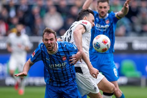 Haris Tabakovic (m) wurde gegen Heidenheim erst spät eingewechselt. Foto: David Inderlied/dpa