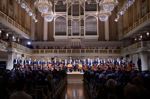 Die Farbe von Sesseln und Wänden können einen Unterschied machen. (Symbolbild). Foto: Bernd von Jutrczenka/dpa