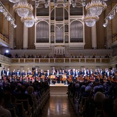Die Farbe von Sesseln und Wänden können einen Unterschied machen. (Symbolbild). Foto: Bernd von Jutrczenka/dpa