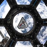 Die Reise ins Weltall und zum Mond bietet den vier Astronauten einen spektakulären Blick auf die Erde.