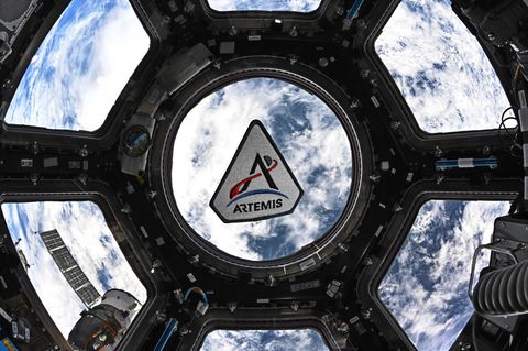 Die Reise ins Weltall und zum Mond bietet den vier Astronauten einen spektakulären Blick auf die Erde.