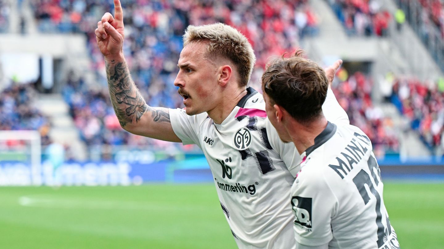 Fingerzeig im Abstiegskampf: Phillip Tietz und der FSV Mainz 05. Foto: Uwe Anspach/dpa