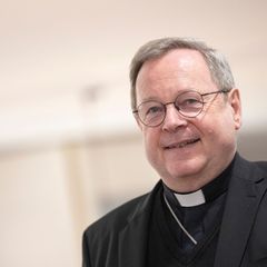 Georg Bätzing ruft zu Heiterkeit an Ostern auf. (Archivbild) Foto: Marijan Murat/dpa