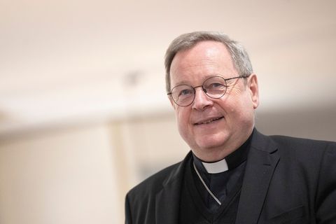 Georg Bätzing ruft zu Heiterkeit an Ostern auf. (Archivbild) Foto: Marijan Murat/dpa