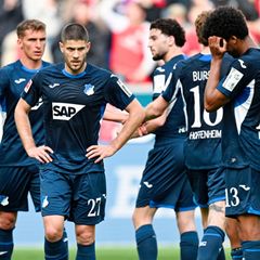 Hoffenheim und Andrej Kramaric (2.v.l.): ratlos nach der Niederlage gegen Mainz. Foto: Uwe Anspach/dpa