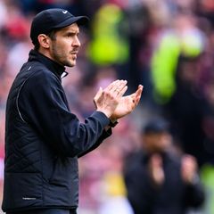 Trotz guter Leistung verloren: Freiburgs Trainer Julian Schuster. Foto: Tom Weller/dpa