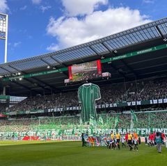 Die Choreografie vor dem Leipzig-Spiel. Foto: Carmen Jaspersen/dpa