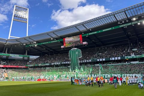 Die Choreografie vor dem Leipzig-Spiel. Foto: Carmen Jaspersen/dpa