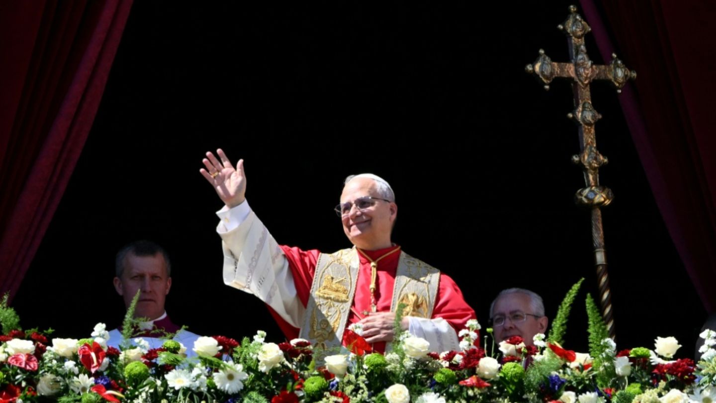 Leo XIV. wünscht "Frohe Ostern" und ruft zu Frieden in der Welt auf