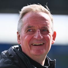 Petrik Sander lobt und mahnt nach Magdeburgs 4:1 über Bochum Foto: Swen Pförtner/dpa