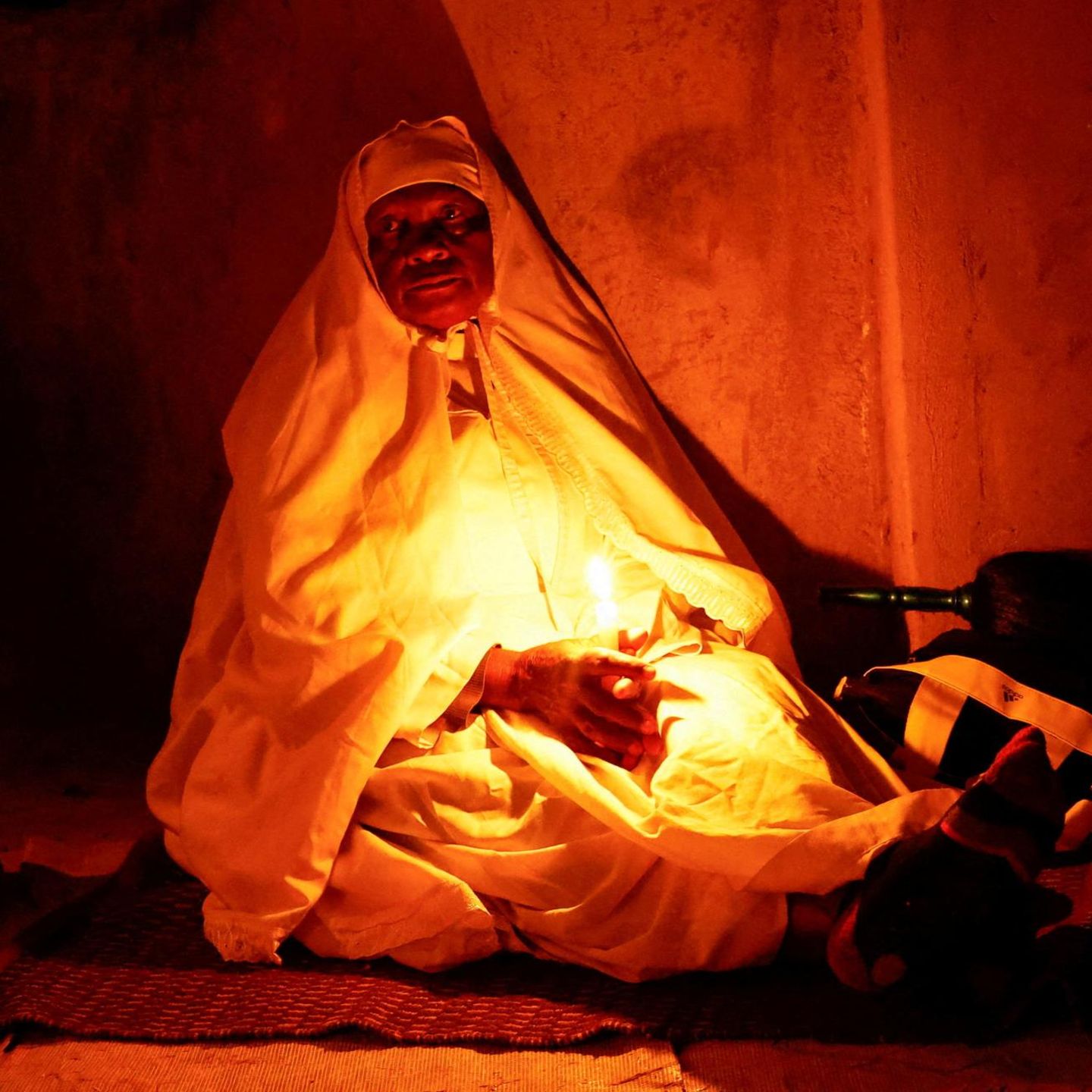 Nairobi, Kenia. Auf der ganzen Welt feiern Christen das Osterfest. Mal sehr laut und mit viel Jubel wie auf dem Petersplatz, mal ruhig und andächtig wie hier in der Missionskirche der Legio Mariae in Nairobi. 