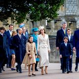 Die britischen Royals laufen gemeinsam zum Ostergottesdienst