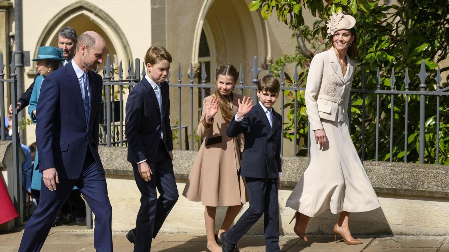 Die Kinder von William und Kate, Charlotte und Louis, winken