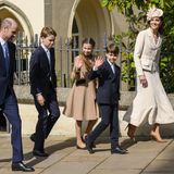 Die Kinder von William und Kate, Charlotte und Louis, winken