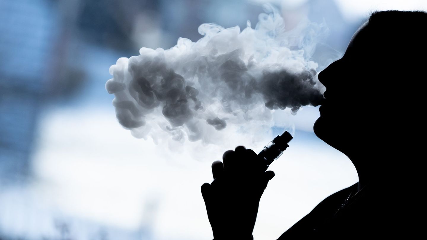 Luftverkehr: E-Zigarette löst in 3.000 Metern Höhe Brand aus