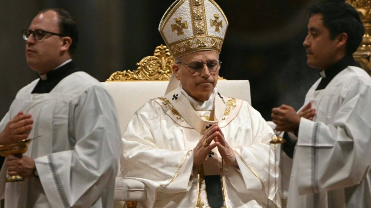 Ostermesse im Vatikan: Papst Leo XIV. ruft zu Frieden in der Welt auf