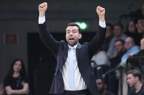 Trainer Benka Barloschky besiegt mit den Towers auch Frankfurt. (Archivbild) Foto: Marcus Brandt/dpa