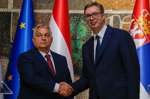Ungarns Ministerpräsident Viktor Orban und Serbiens Staatspräsident Aleksandar Vucic pflegen gute Beziehungen. (Archivbild) Foto