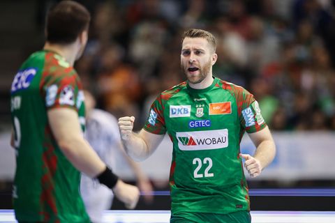 Lukas Mertens (r) war bester Magdeburger Schütze in Göppingen. (Archivbild) Foto: Ronny Hartmann/dpa-Zentralbild/dpa