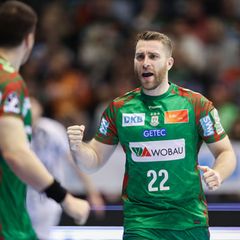 Lukas Mertens (r) war bester Magdeburger Schütze in Göppingen. (Archivbild) Foto: Ronny Hartmann/dpa-Zentralbild/dpa