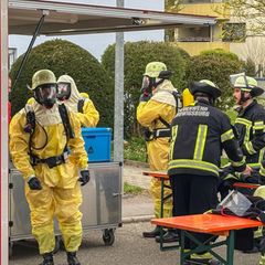Die Feuerwehr untersuchte den mutmaßlichen Polonium-Fund in teilweise in Schutzanzügen