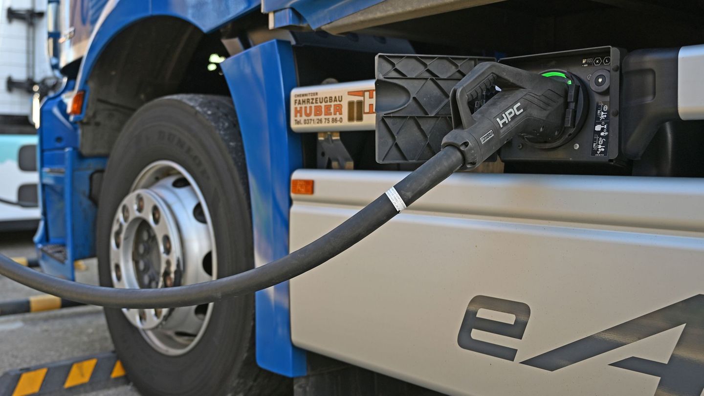 E-Lkw: Lkw-Ladenetz: Branche fordert mehr Tempo beim Ausbau