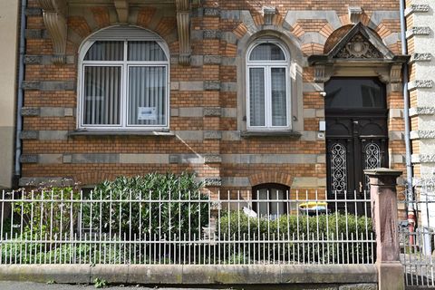 Lust auf eigene vier Wände im Zentrum von Kassel? Diese Wohnung im Hochparterre eines Gründerzeithauses bietet das Land Hessen a