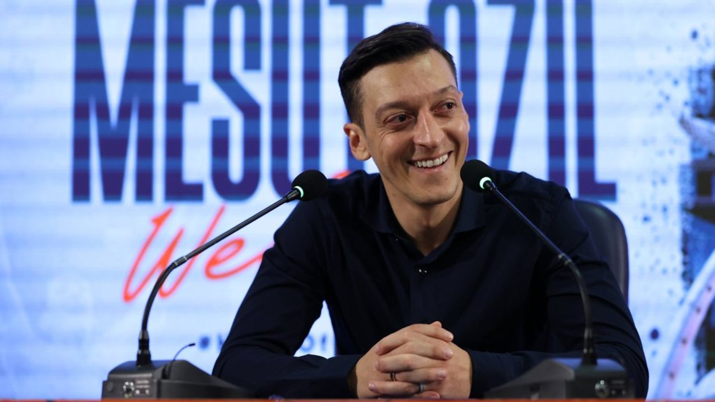 Mesut Özil: Fußballer ist zum dritten Mal Vater geworden