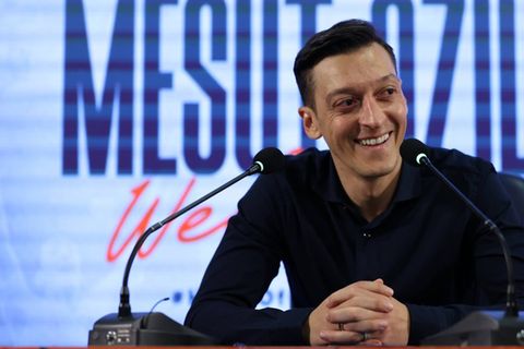 Mesut Özil ist jetzt dreifacher Mädchen-Vater.