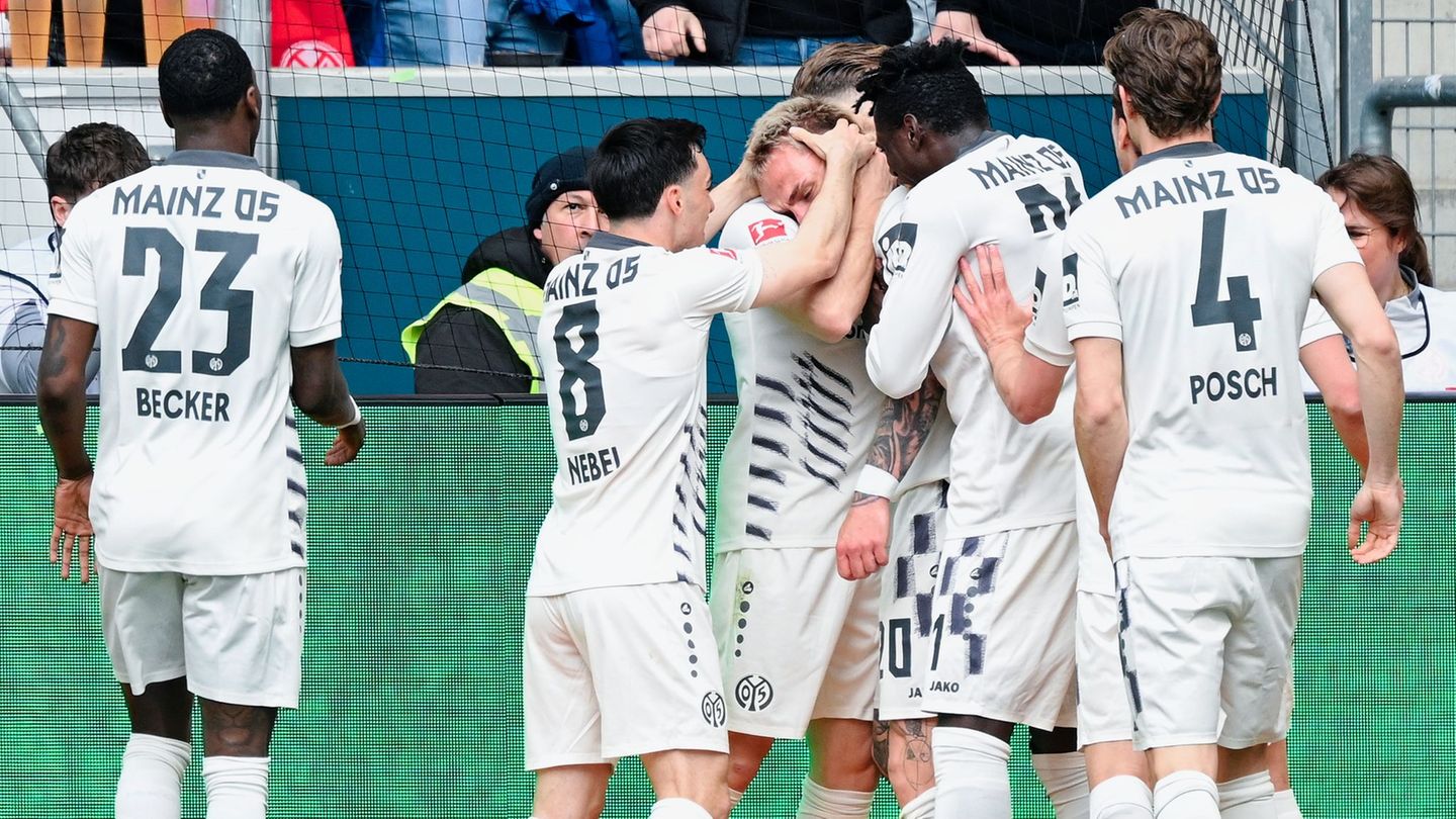 Fußball-Bundesliga: "Alle in Rot": Mainzer Osterschwung für Straßburg-Abenteuer