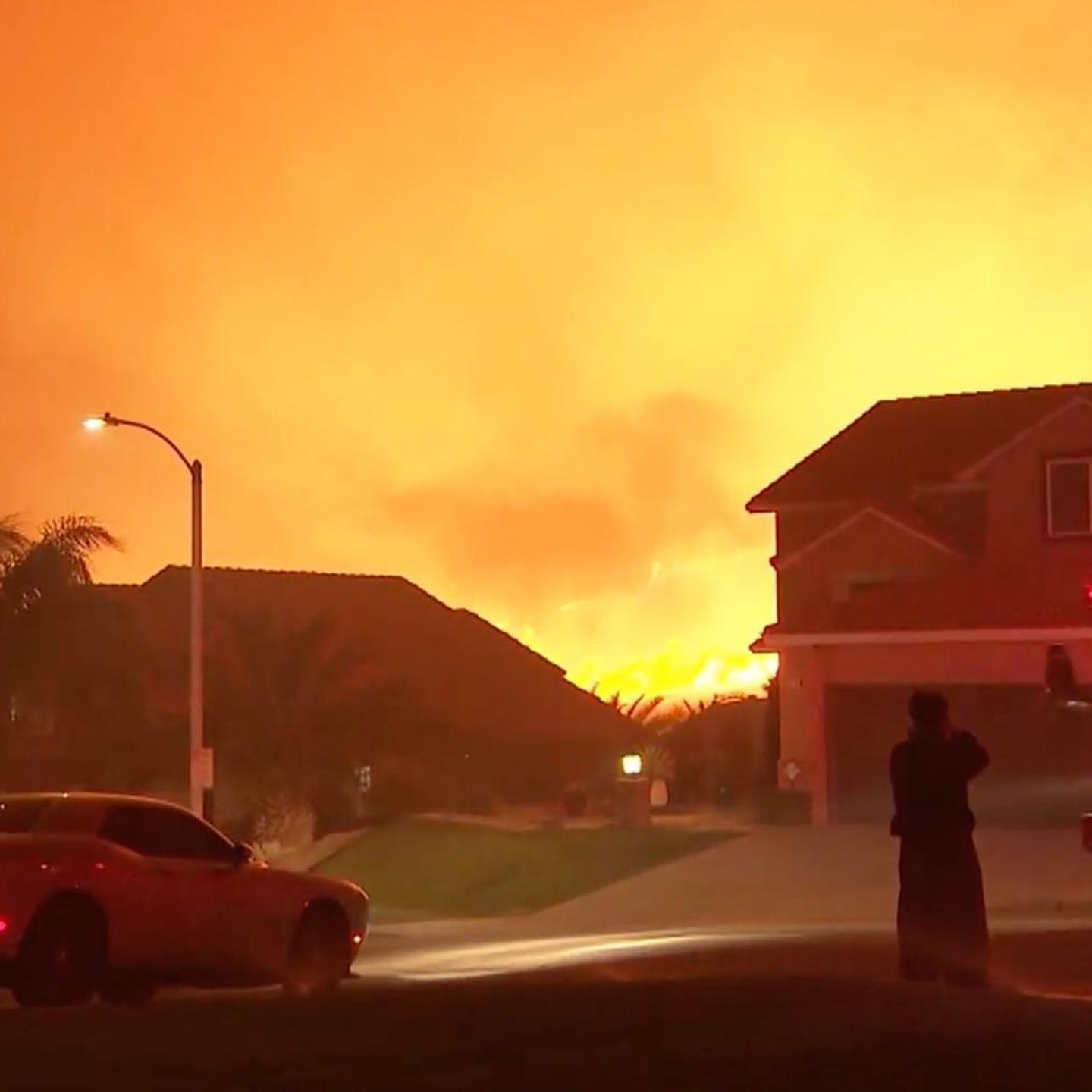 Waldbrände in Kalifornien – Flammen bedrohen erste Wohngebiete
