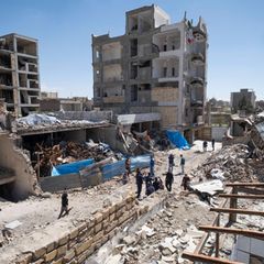 Ein durch ein Luftangriff zerstörtes Gebäude in Teheran (Archivbild)