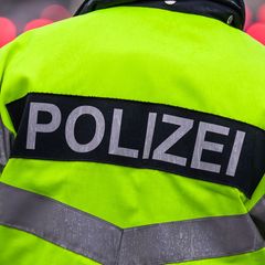 Bei zwei Verkehrsunfällen sind am Ostersonntag in Dresden zwei Männer ums Leben gekommen (Symbolbild). Foto: Robert Michael/dpa