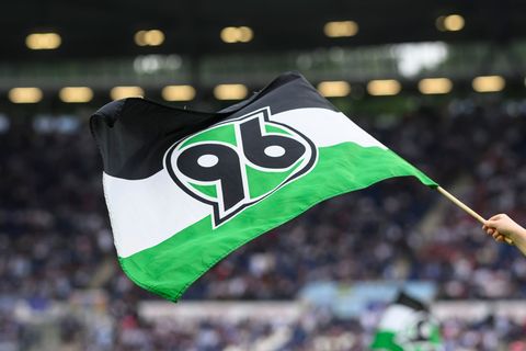 Hannover 96 berichtet über einen Rassismus-Vorfall beim Spiel seines Regionalliga-Teams. (Archivbild) Foto: Swen Pförtner/dpa