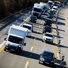 Vor allem in Baustellenbereichen kann es zum Ende der Osterferien in Niedersachsen und Bremen zu Staus kommen. (Symbolbild) Foto
