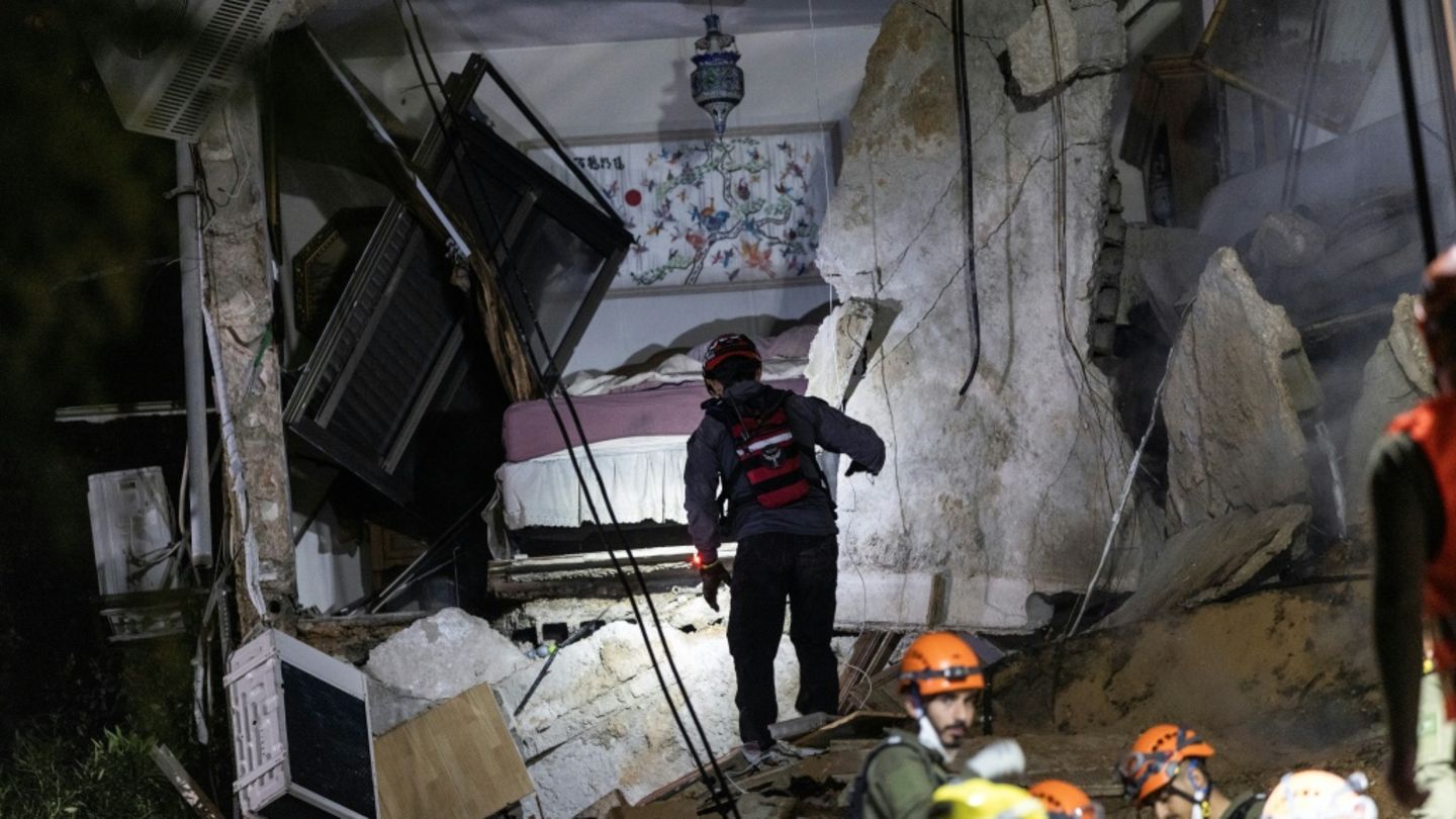 Vier Tote nach direktem Einschlag von iranischer Rakete in Wohnhaus in Haifa