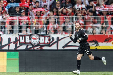 Pereira Lage gelang ein Traumtor. Foto: Andreas Gora/dpa