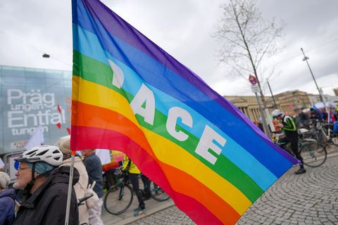 Insgesamt gab es in mehr als 100 Orten bundesweit Demonstrationen. Foto: Enrique Kaczor/dpa